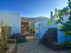 Une ancienne ferme entièrement restaurée dans l'esprit des maisons cycladiques<b Paris, France La ferme des cyclades Cycladic home vacation rental 20876795