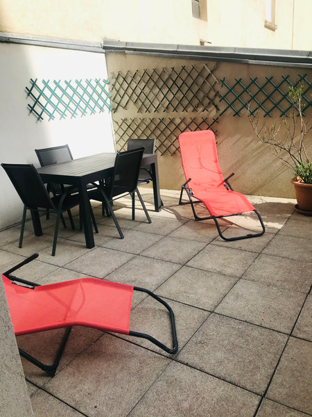 Profitez d'un logement élégant et central entre l’église st Pothin et la passere  Lyon 06, beau 2 P rénové, situation top ,terrasse Entire rental unit vacation rental 50906613