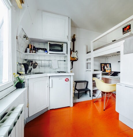 At the 6th floor and the last with no lift, this room of 9m2 all equipped with a Paris, France A nice little space and cute Entire rental unit vacation rental 7337703