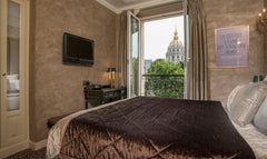 Enjoy a splendid room in a nice area with a breathtaking view on the Invalides d Paris, France Romantic room with a view on the Invalides Room in boutique hotel vacation rental 29581287
