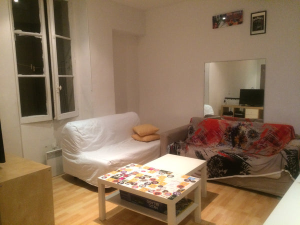 Cet appartement comporte 3 chambres spacieuses et un espace de vie très agréable Bordeaux, France Duplex charmant idéalement situé Private room in rental unit vacation rental 7694955