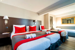 why to rent this place?<br />1) Hotel open 24h ! No stress. Parking close.Luggag Paris, France L'Hôtel idéal jusqu'à 5 pers/chambre. 24H/24. Room in hotel vacation rental 16570637