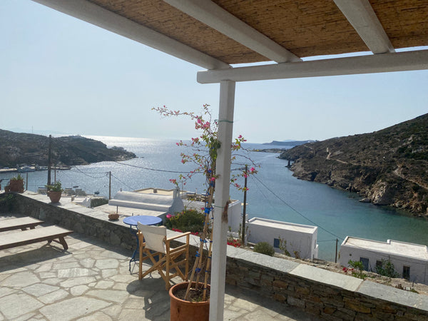 La maison peut accueillir 10 personnes et bénéficie d’une terrasse protégée du v Paris, France Magnifique maison à Sifnos vue exceptionnelle wifi Cycladic home vacation rental 41895040