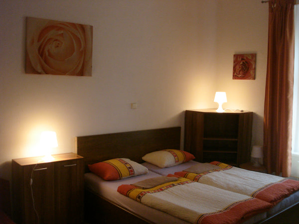 Je to ode mě blízko do Obchodní centrum Nový Smíchov, Bajkazyl na Náplavce, Kozl  Apartment & suite EJ Private room in townhouse vacation rental 13407611