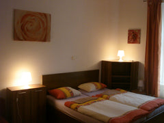 Je to ode mě blízko do Obchodní centrum Nový Smíchov, Bajkazyl na Náplavce, Kozl  Apartment & suite EJ Private room in townhouse vacation rental 13407611