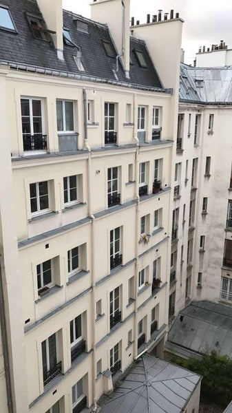 Bel appartement de 35m² meublé, avec une chambre avec lit et un salon avec un ca Paris, France Appartement très lumineux au cœur de Paris Entire rental unit vacation rental 28475658