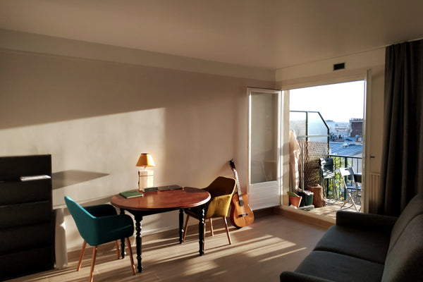Joli studio, calme (8e étage, donnant sur cour) et lumineux (balcon orienté Oues  Studio romantique et lumineux avec balcon Entire rental unit vacation rental 20210035