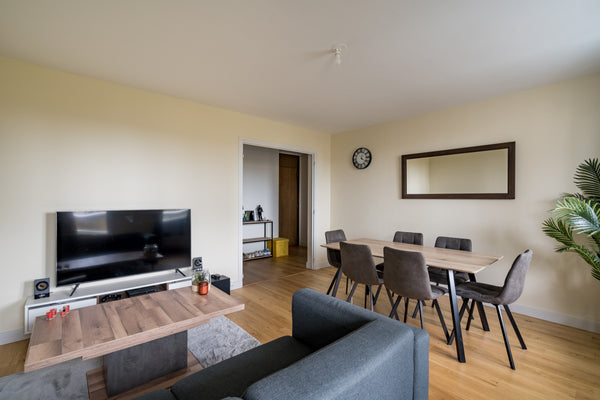 Le temps d'une soirée en amoureux ou d'une visite dans la capitale des Gaules, v Lyon, France T2 collé à la Part-Dieu ★ Parking Gratuit ★ Entire rental unit vacation rental 50387469