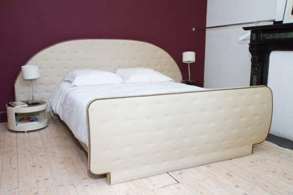 De slaapkamer bevind zich op de eerste verdieping van een sfeervol heren huis.<b Antwerpen, Belgium The chill place in Antwerp 1 Private room in townhouse vacation rental 639013