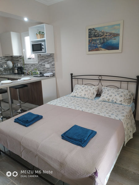 New studio ***7stars*** on the 4th floor with balcony. Only 3-minute walk from L RU New studio ***7 stars*** near metro Entire rental unit vacation rental 27483506