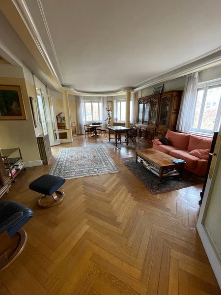 Appartement spacieux, central, son point fort accès au centre ville ( presqu’île Lyon, France Apparemment Croix rousse lyon Entire rental unit vacation rental 770119119457517531