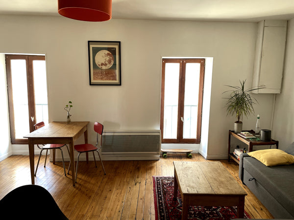 Ce logement bien situé offre un accès facile à tous les sites et commodités à pi  Bordeaux, petit appartement à deux pas du centre. Entire rental unit vacation rental 620159441810662233