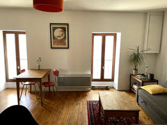 Ce logement bien situé offre un accès facile à tous les sites et commodités à pi  Bordeaux, petit appartement à deux pas du centre. Entire rental unit vacation rental 620159441810662233