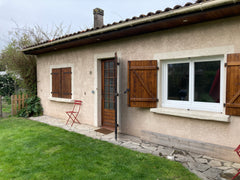 Au calme, en seconde ligne, dépendance avec une entrée, une chambre et une salle Bordeaux, France Dépendance au calme à 7 min de la gare St Jean Entire guesthouse vacation rental 581552205399637541