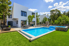 <p>Following the runaway success of Villa Summer Light in Lardos for 2019, the o Burton upon Trent, United Kingdom Villa Summer Dawn Entire villa vacation rental 41023311