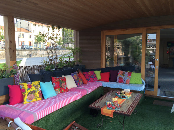 Vous êtes à la recherche d'un grand lieu atypique, dépaysant au coeur de Lyon. P Trévoux, France Péniche d'exception 200M2 à Confluence Houseboat vacation rental 53542692