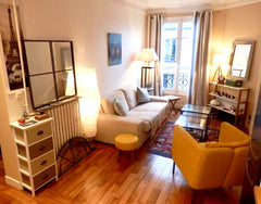 A one bedroom flat recently renovated in a old building. At the 6th floor, all t Paris, France Appartment sunny quiet heart of Batignolles Entire rental unit vacation rental 4108069