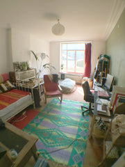 Logement situé à 50m du Parvis de St Gilles, dans un immeuble ancien. <br />Quar Nantes, France Chambre spacieuse pour 1 à 4 personnes. Private room in rental unit vacation rental 45437243
