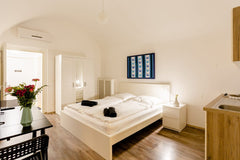 Genieß deine Zeit in Wiens ältestem Wohnhaus und genieße alle Annehmlichkeiten i Vienna, Austria Beautiful Apartment City Center 2 Entire rental unit vacation rental 49879733