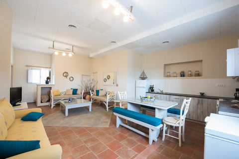 A spacious 3 bedroom, 3 bath villa available for up to 9 guests. Ideally located Thera, Greece Modern villa for 9, Kapeli House Collection Entire home vacation rental 18963667