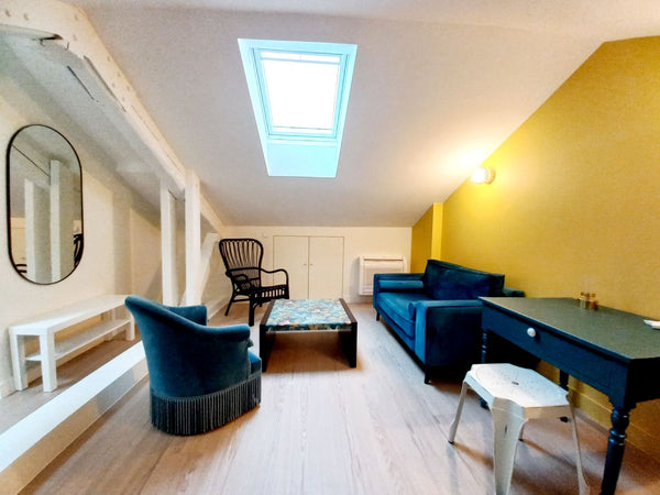 Détendez-vous dans ce logement calme et douillet, et profitez de notre belle vil Lyon, France Studio cosy dans maison, métro Grange Blanche Entire rental unit vacation rental 52347919