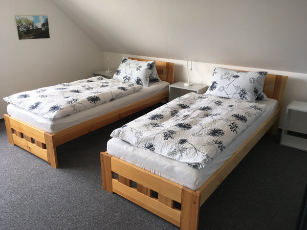 Náš rodinný dům se nachází ve velmi klidné čtvrti Dolní Chabry v Praze 8. Doprav Prague, Czechia Pension u Knížků Private room in home vacation rental 21888140