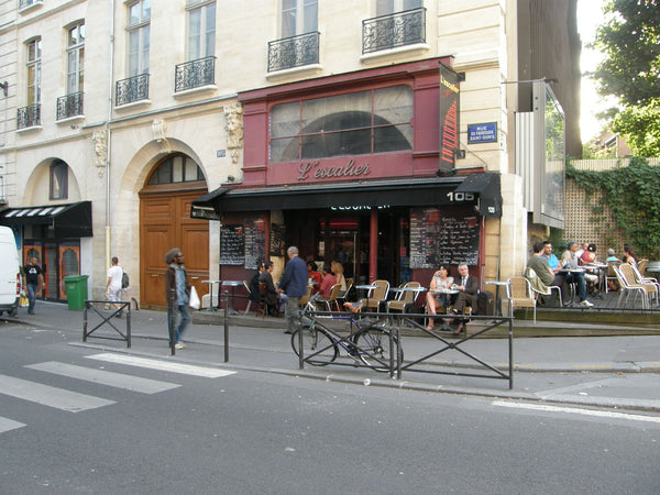 A quiet and comfortable 43-sqm flat for 1-5 people in a central and  lively area Paris, France 2-room apartment, central & quiet Entire rental unit vacation rental 781330