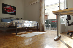 Sehr zentral gelegen, 10 Minuten zur nächsten Metrostation, 300m ins Zentrum Exa Graz, Styria, Austria Großes Zimmer mit Balkon in Exarchia Private room in rental unit vacation rental 572349167685014134