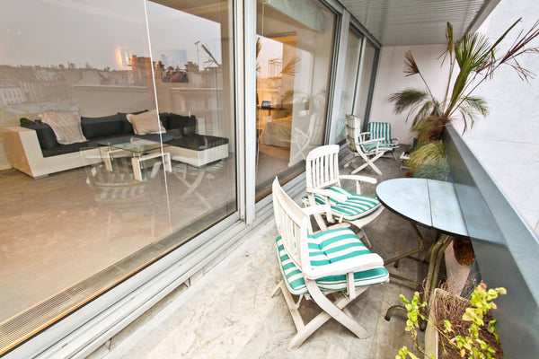 Modern and secured building with a concierge (very safe).<br /><br />Apartment l Paris, France Loft, terrace + parking, 7th floor + view, Paris 6 Entire loft vacation rental 272351