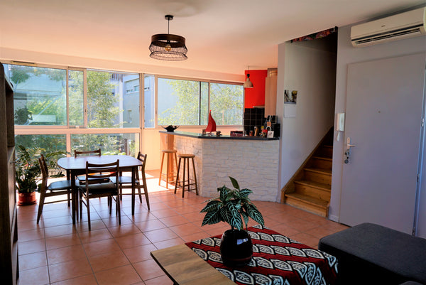 Private garden with loggia. Ideal to store your bike or enjoy the sun when the w Bordeaux, France Bright triplex with garden, near tram and shops Entire townhouse vacation rental 28234773