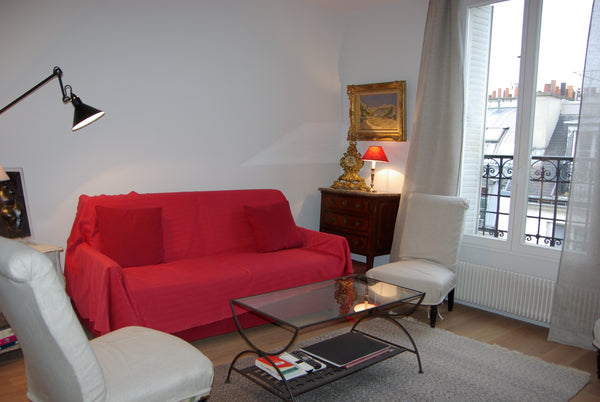 L'Appartement est dans un quartier typiquement parisien situé entre le quartier   Apprt 3 pers avec vue sur le Sacré Coeur/ Levis Entire rental unit vacation rental 15717208