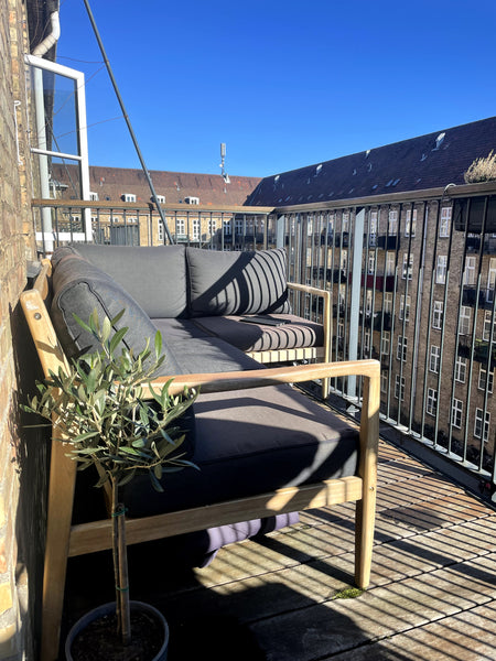 Do you want to experience the best of Vesterbro?<br /><br />Next to the quiet an Copenhagen, Denmark Top floor apartment with a beautiful view Entire condo vacation rental 571655428687851125
