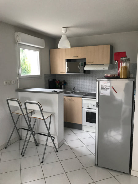 Appartement pessac Noes, petite copro avec 1 étage .bus pour Bordeaux centre à 2 Pessac, France APPARTEMENT 3/4P 15MN BORDEAUX CENTRE BUS 2MN Entire rental unit vacation rental 19961291