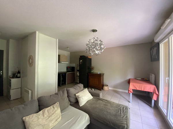 Logement au calme près du centre de bruges et à proximité des transports<br /><b Bordeaux, France Appartement au calme à Bruges Entire rental unit vacation rental 638887309720491433