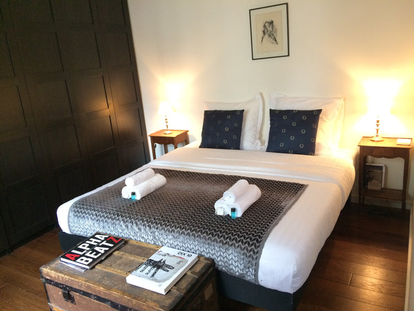 Discover the backs of Sacré-Cœur by walk, hidden pathways and stairs, let yourse Paris, France L'authentique Montmartre Private room in rental unit vacation rental 16438475