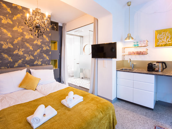 Dieses sehr ruhige Studio liegt nur 200 Schritte vom Dom entfernt, im historisch Vienna, Austria Goldene Momente! Hell und ruhig nahe Stephansdom. Entire rental unit vacation rental 40795331