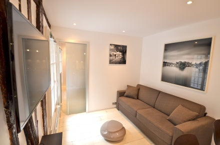 Beautiful 30 m2 apartment for 4 persons, first floor, no elevator overlooking a  Paris, France La Belle Ame 1BR/1BA for 3 people Entire rental unit vacation rental 4337668