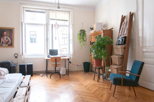 Large and bright private room in pre-war flat-share in Vienna's lively 7th distr Vienna, Austria Large & sunny room in lively Neubau Private room in rental unit vacation rental 12965004