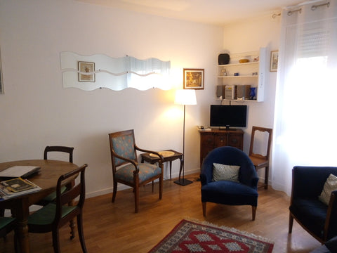 a deux pas du métro B (10 mn gare part dieu) , du tram T1 (5 mn Halle Tony GARNI Piégros-la-Clastre, France T2 calme logement entier 45 m² sur Debourg/Gerland Entire rental unit vacation rental 21971447