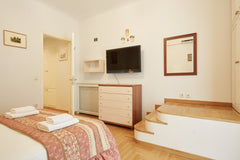Hellο world! <br /><br />Welcome to the best choice for your holidays in Athens  Athina, Greece Anactora Rigilis Apartment by gianttrip. Entire rental unit vacation rental 40536112