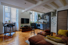 Joli T2 en duplex idéalement situé à 200m de l arrêt de tram Saint Michel de la  Bordeaux, France Appartement au cœur de saint Michel Entire rental unit vacation rental 36503978