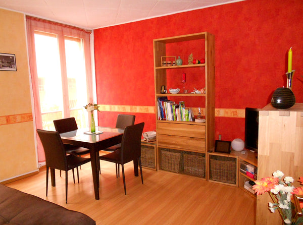 Fully equipped apt for 4 to 6 people with 2 bedrooms and 1 comfortable sofa bed. Villeurbanne, France Nice Apt btw Bastille & GareDeLyon Entire rental unit vacation rental 7189521