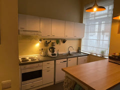 L'ensemble du groupe bénéficiera d'un accès facile à tous les sites et commodité Hong Kong Spacieux loft jardin privé au cœur de Bruxelles Shared room in loft vacation rental 53453822
