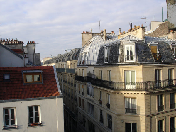 Charming and cozy place in the heart of the capital with its small, trendy cafés  Under the roof of Montmartre Cheap and Central Entire rental unit vacation rental 2419388