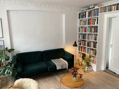 Du har nem adgang til hele byen fra denne perfekt beliggende base. Denne toværel Copenhagen, Denmark Hyggelig, central lejlighed med altan og gårdhave Entire condo vacation rental 678126302902020004