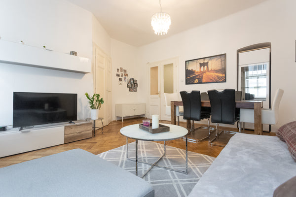 Ihr seht Euch eine charmante neu renovierte Altbauwohnung mit Parkett an. Die Wo Burgenland, Austria Gemütlicher Altbau Neu renoviert, Naschmarkt Nähe Entire rental unit vacation rental 34439806