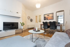 Ihr seht Euch eine charmante neu renovierte Altbauwohnung mit Parkett an. Die Wo Burgenland, Austria Gemütlicher Altbau Neu renoviert, Naschmarkt Nähe Entire rental unit vacation rental 34439806