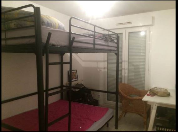 Très bon standing, en rez-de-jardin, donnant sur la cour intérieure d'une réside Lyon, France Appartement avec jardin. Entire rental unit vacation rental 9729507