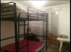 Très bon standing, en rez-de-jardin, donnant sur la cour intérieure d'une réside Lyon, France Appartement avec jardin. Entire rental unit vacation rental 9729507
