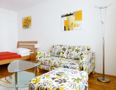 Das charmante & geräumige Studio Apartment liegt nahe des Alois Drasche Parks un Vienna, Austria Charmantes Studio Nähe Hauptbahnhof Entire condo vacation rental 51552215